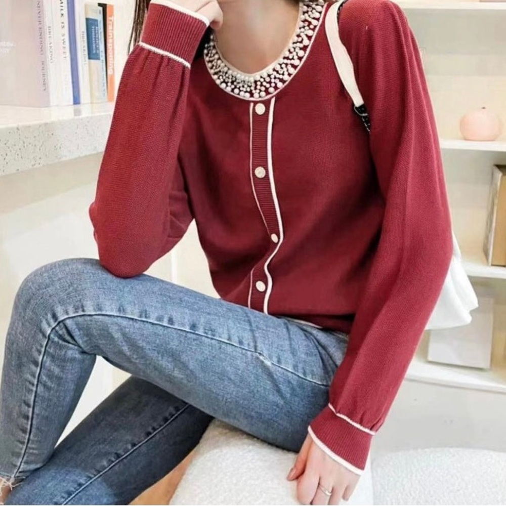 Sweater with pearls on collar